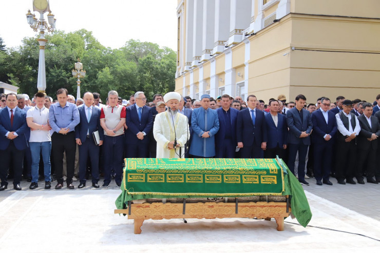 Алматылықтар Бердібек Сапарбаевты ақтық сапарға шығарып салды