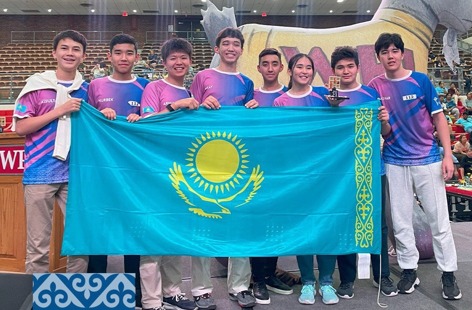 АҚШ-тан жүлдемен оралды