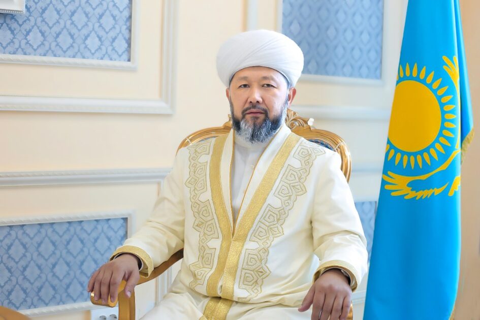 Кенесарының Құранымен бірге  береке келеді