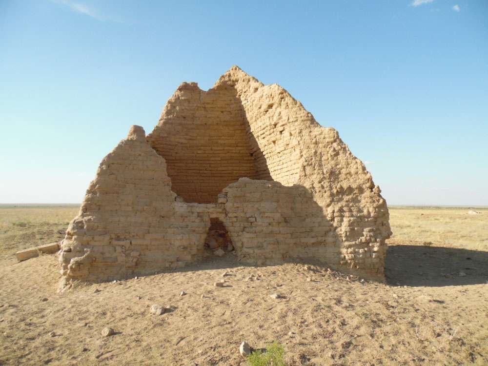 Махаббаттан жолы болмағандар Секер сұлу кесенесіне барады