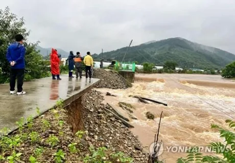 Оңтүстік Кореяда нөсерден көз жұмғандар саны 32 адамға жетті