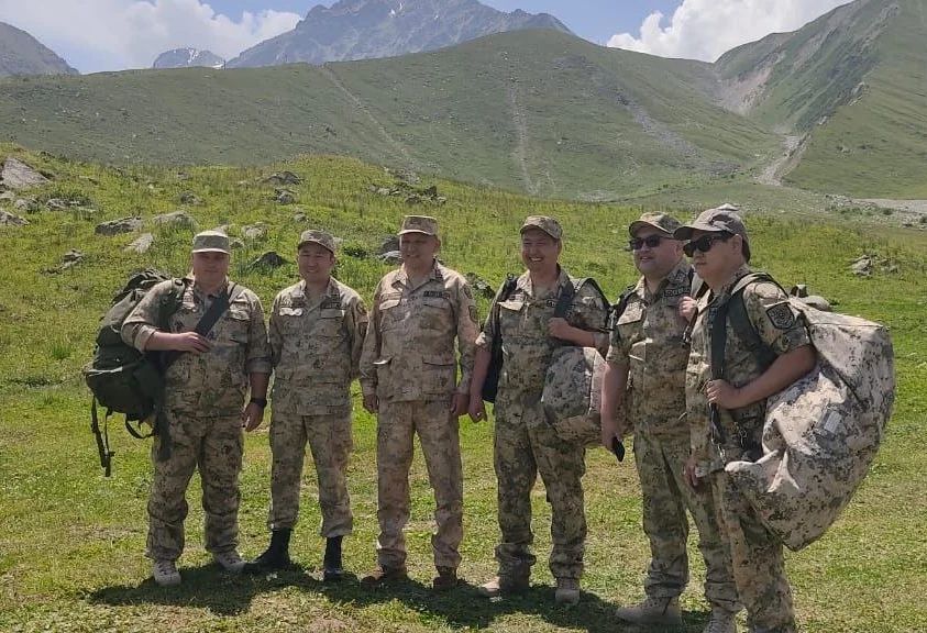 Депутаттар әскер сапында