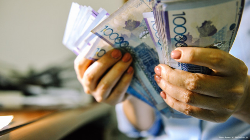Алаяқ үптеген 769 млн теңге