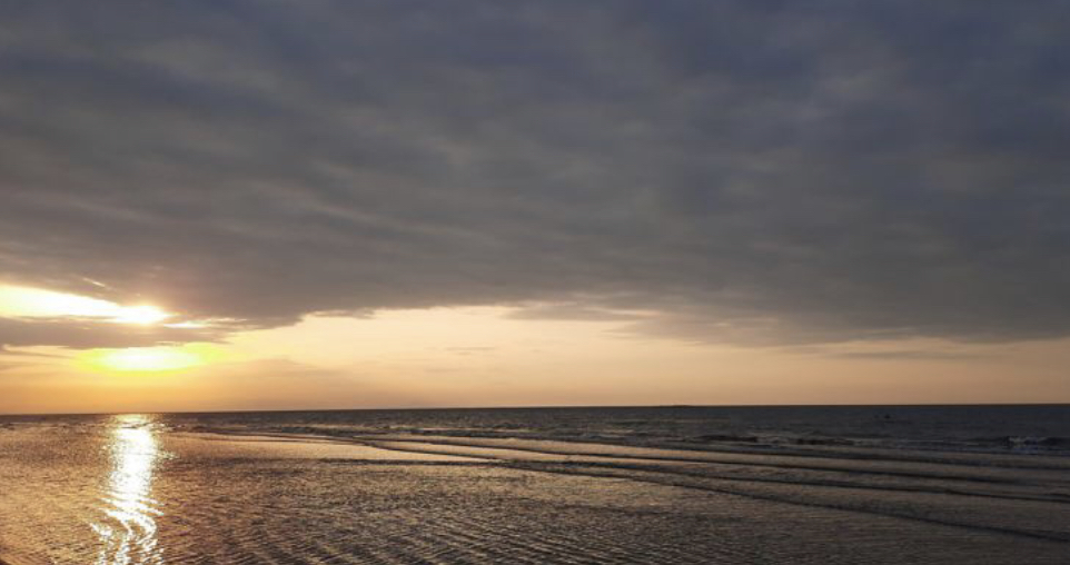 Каспий теңізіне үрлемелі матраспен шыққан үш қыз құтқарылды