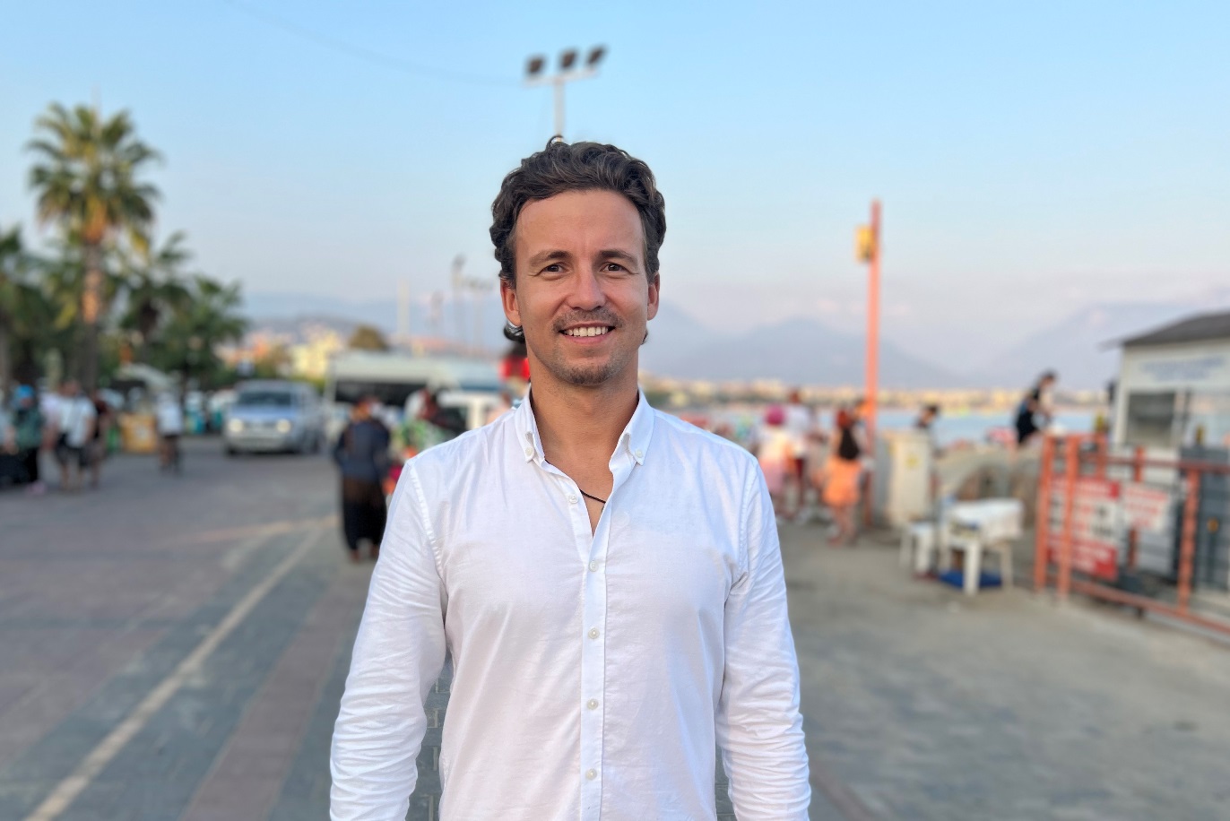 Ресейлік блогер қызын қазақ мектебіне берді