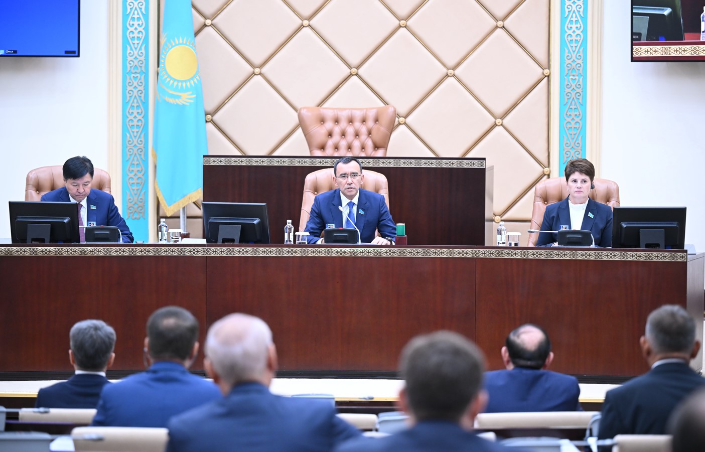 Реформаларды заңнамалық тұрғыдан қамтамасыз ету