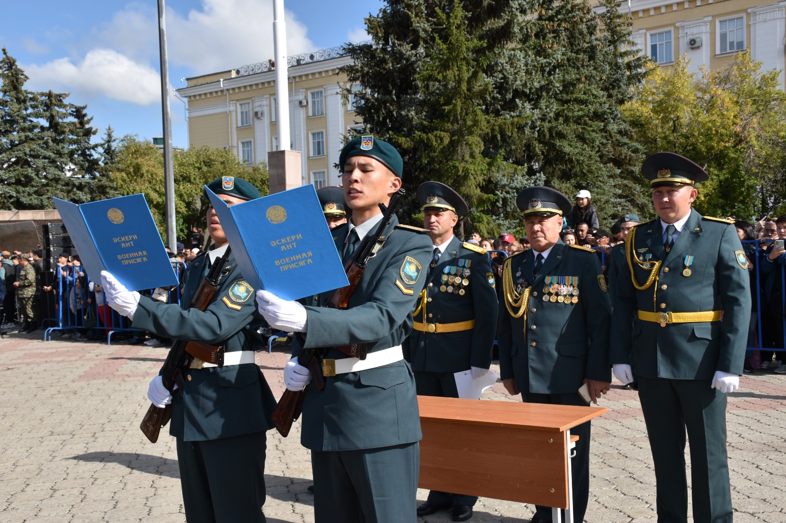 Курсанттар ант берді