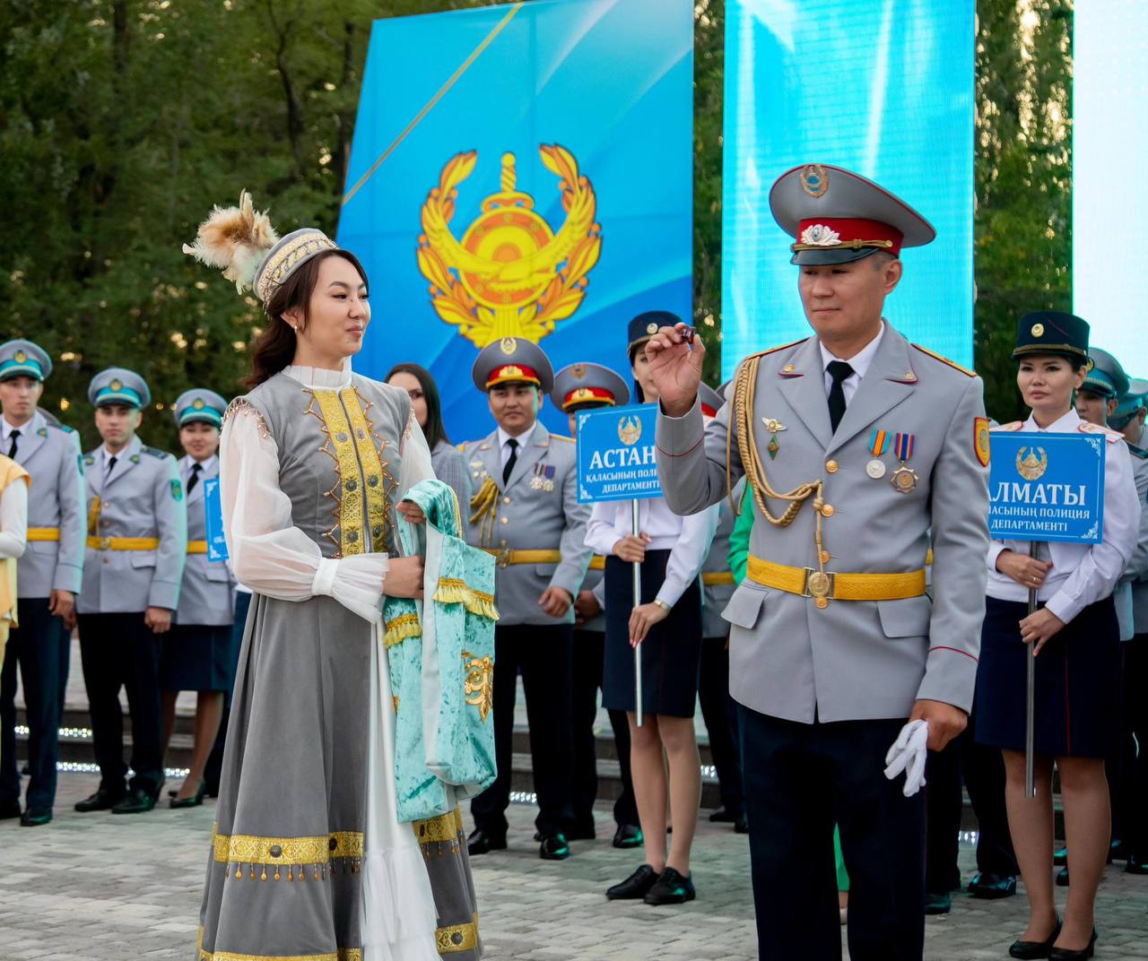 Полиция парасаты