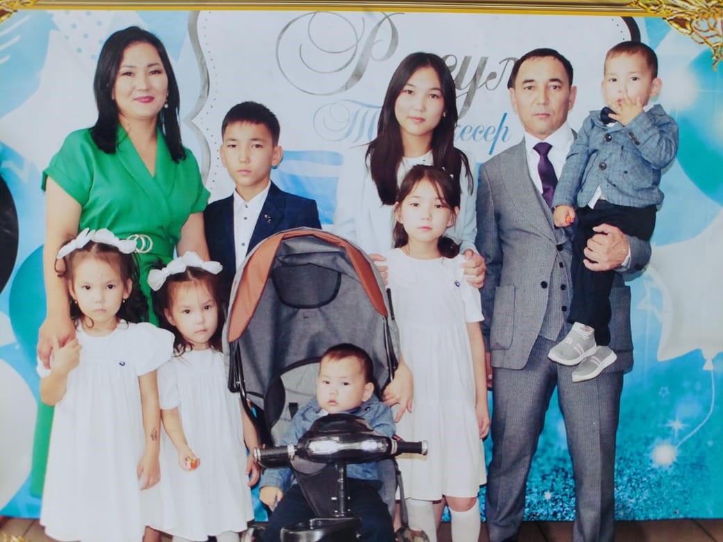 Әкеден – ақыл, анадан – мейір