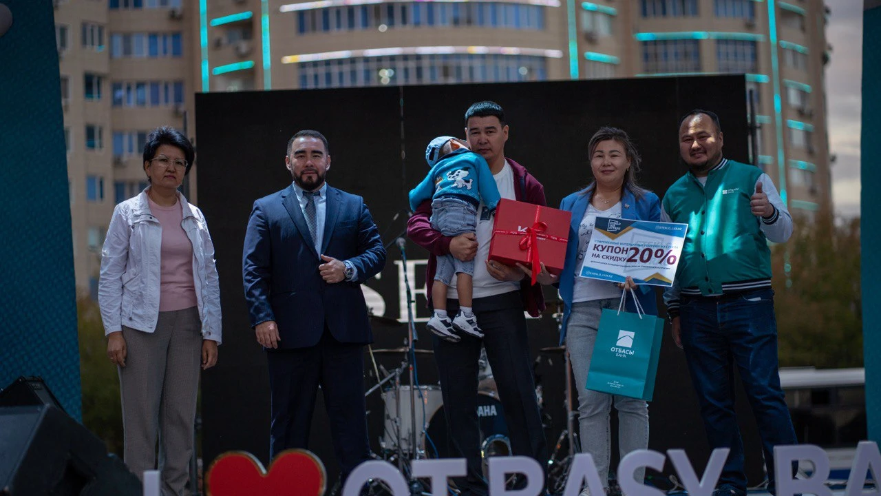 Атырау тұрғындары отбасы күні қарсаңында баспаналы болды