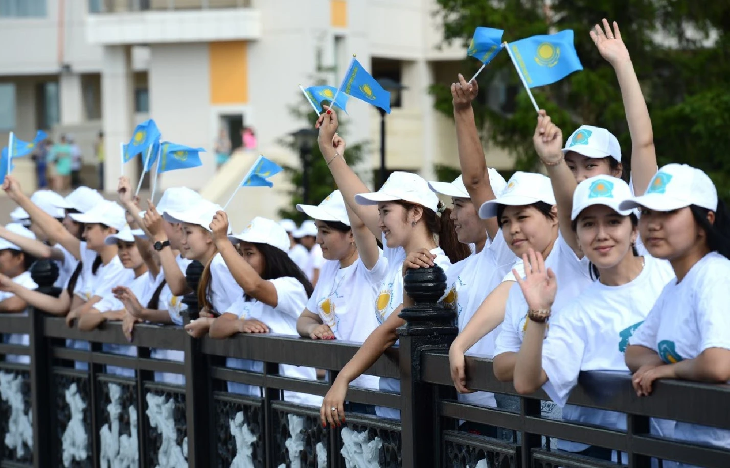 Жастарға сенім артты