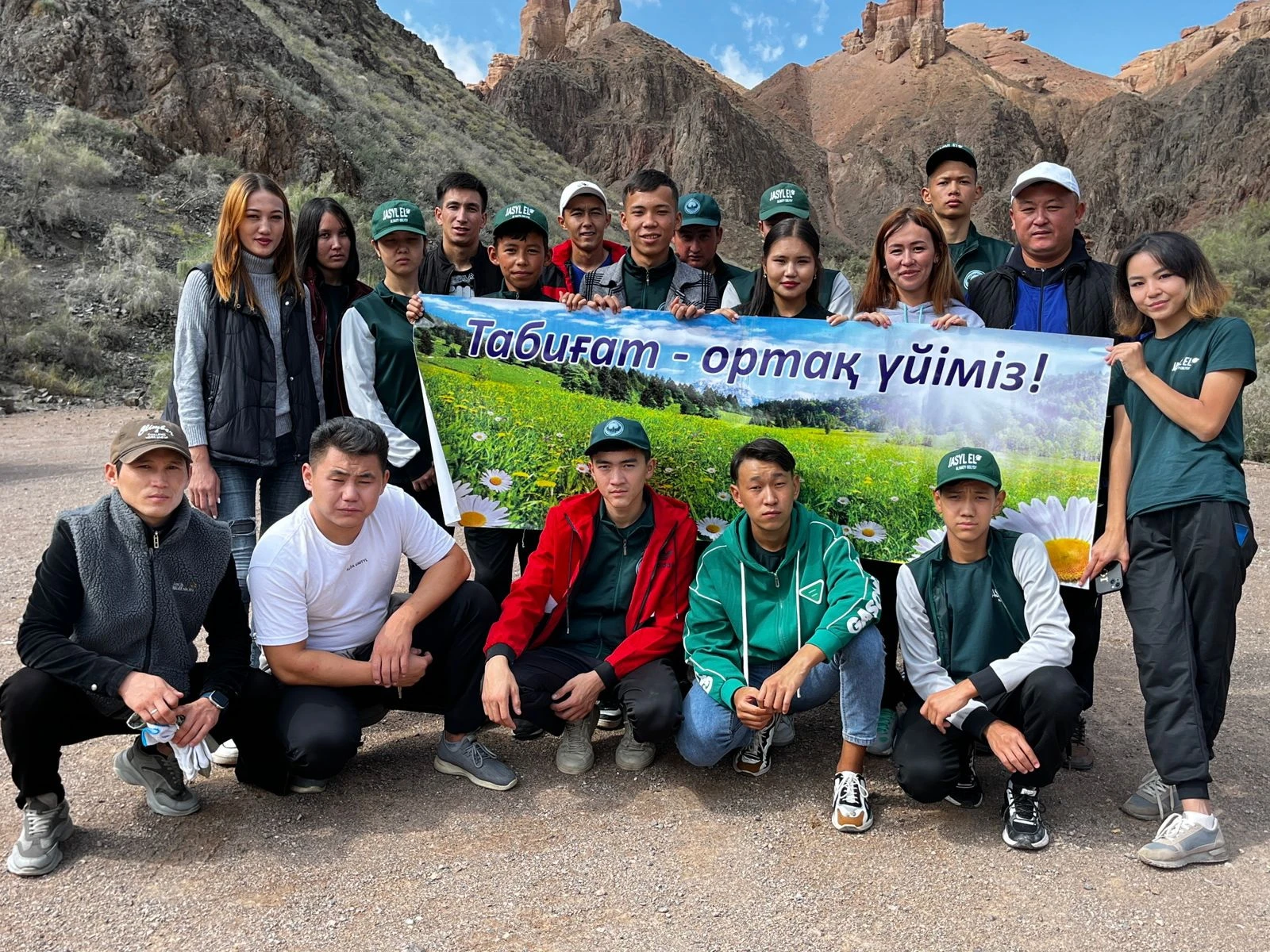 Шарын шатқалын тазартты