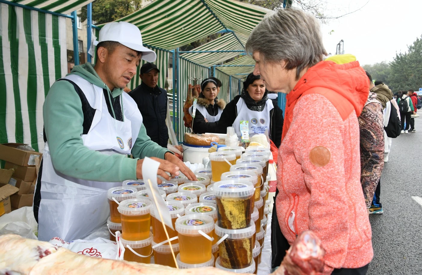 Алмаға қарық қылған жәрмеңке