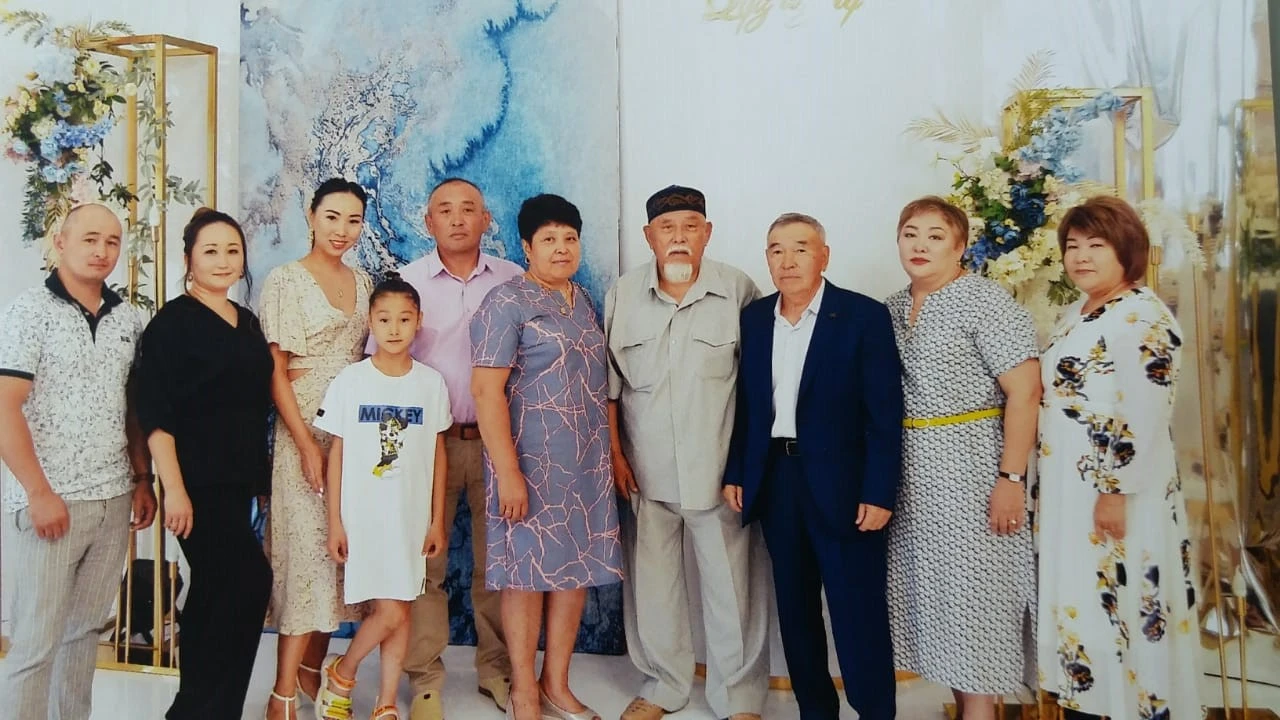 Екі ғасыр, төрт буын