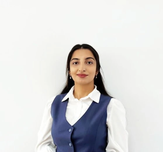 Алты тілді меңгерген