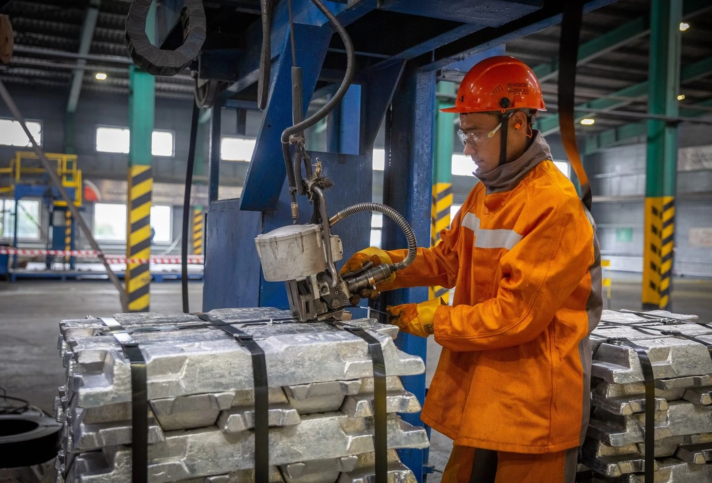 Арқа төсіндегі ақ металл