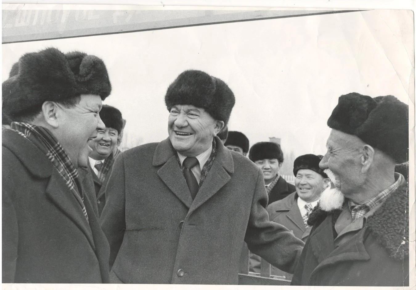 Жақсының күлкісі де жақсы