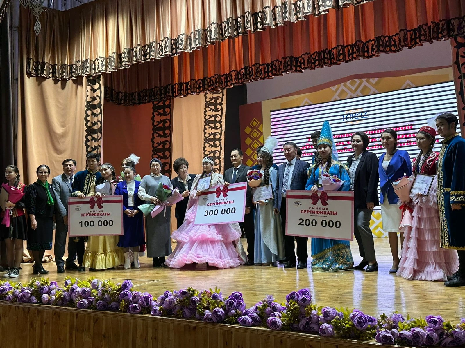 Қыздарға әсемдік жарасады...