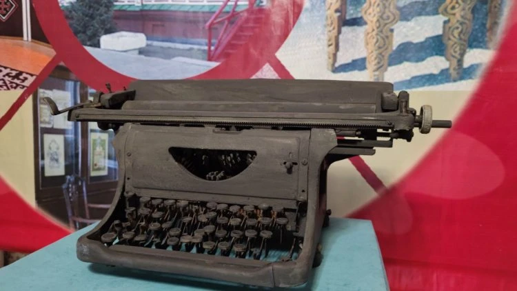 Қанағаңның жазу мәшіңкесі