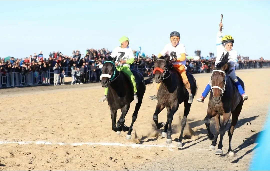 Бір жылда үш «джип» олжалаған шабандоз бала бәйге сайын қамшысын сыйлайды