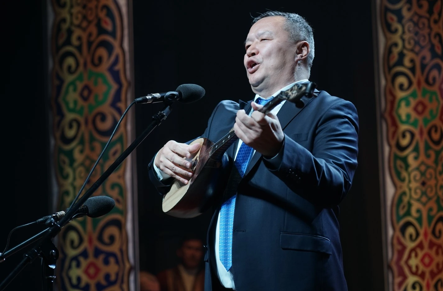 Керекуді ән кернеді