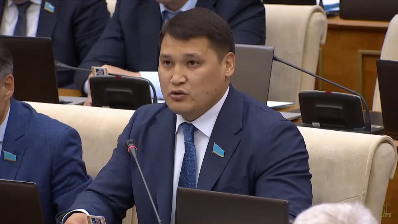 Үй алу кезегінде тұрғандардың қатары жыл сайын 50 мың адамға артады – депутат