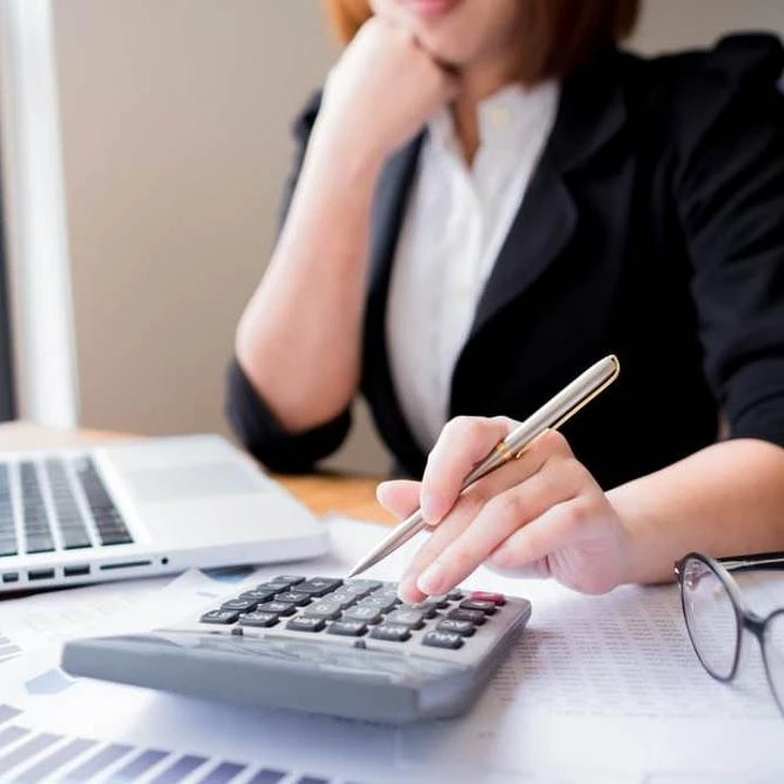 Қомақты қаржыны қолды еткен бухгалтерге үкім шықты