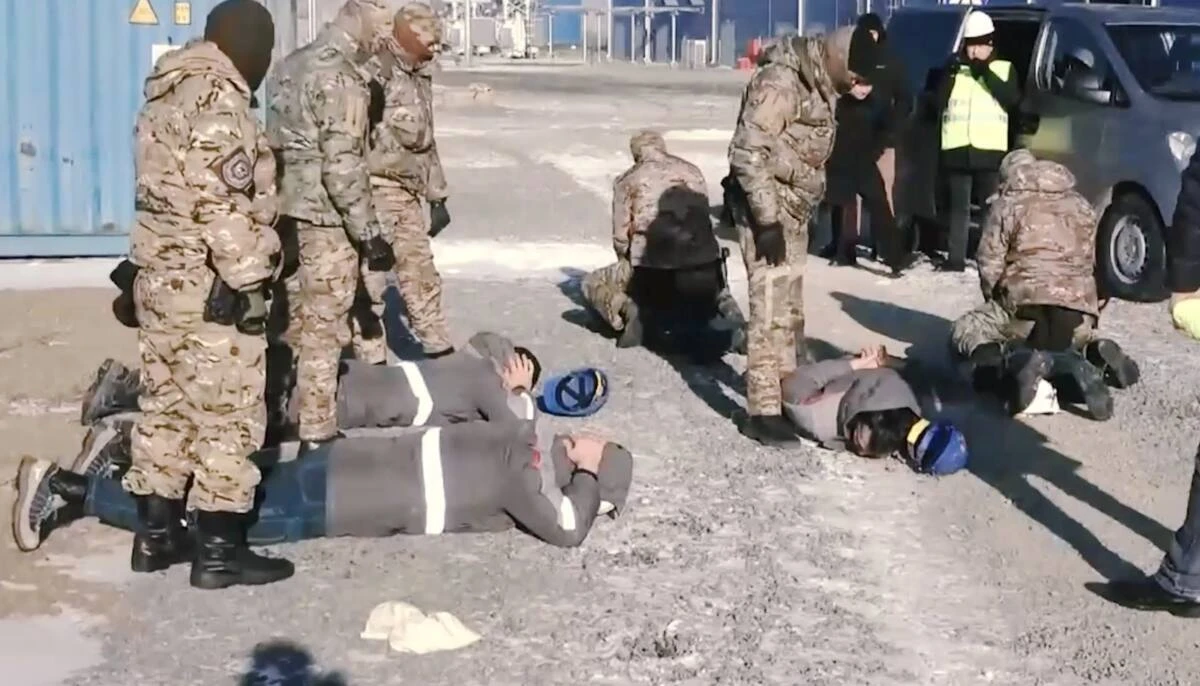 «Киімге жасырып алып шыққан». Құны 130 миллион теңгелік алтын ұрлағандар ұсталды