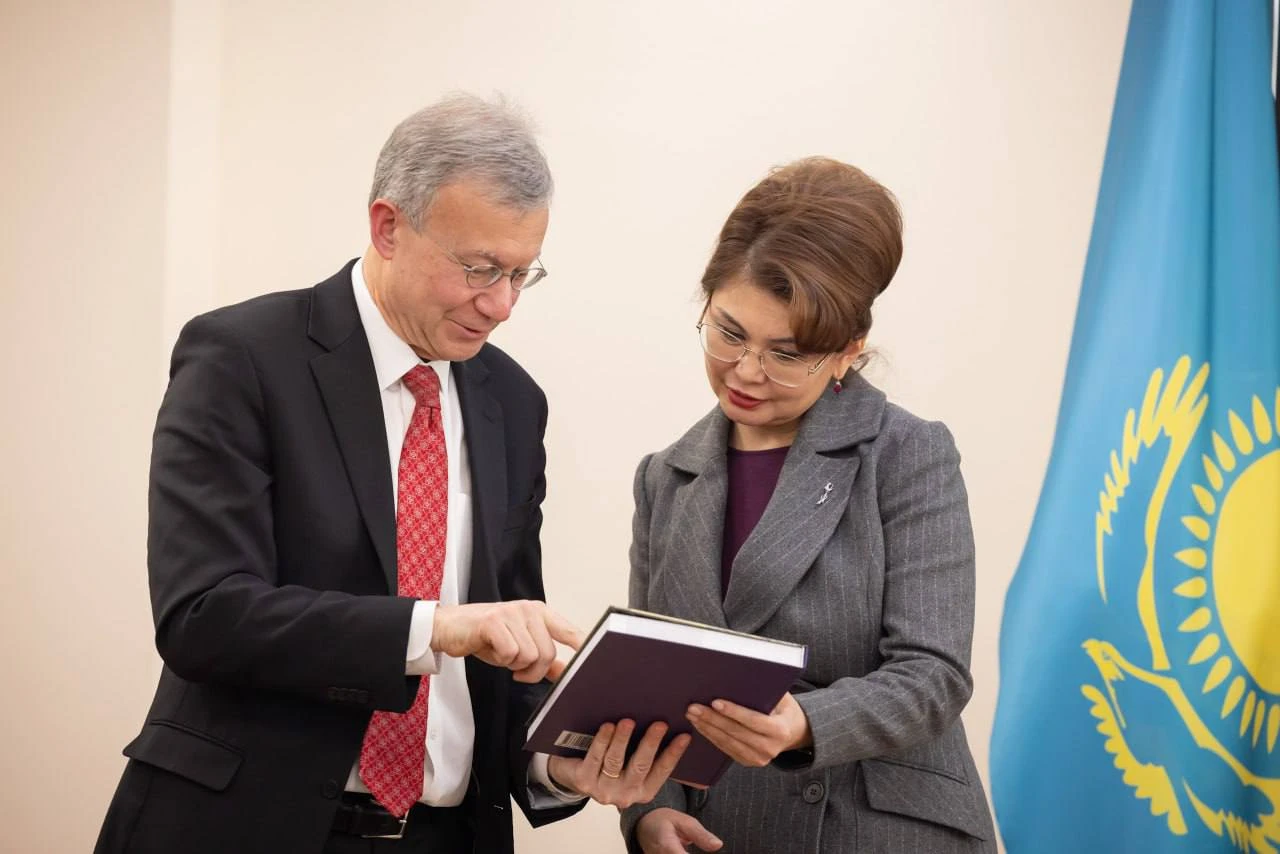 Мәдениет пен ақпарат өрісіндегі байланыс беки түспек