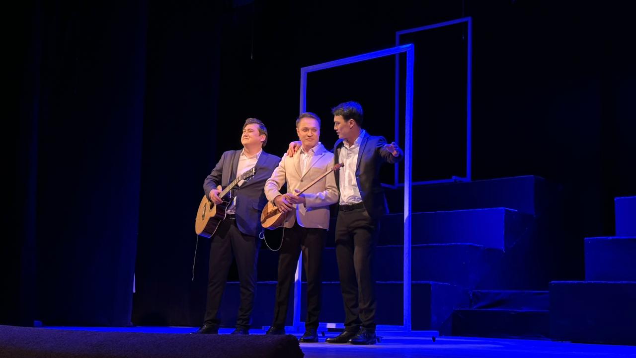 жас көрермен театры