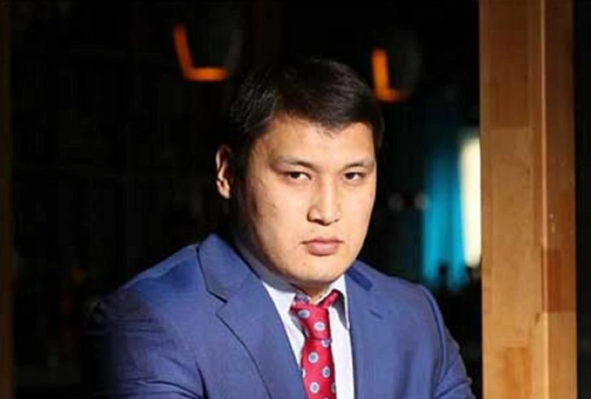 Жастармен кездесті