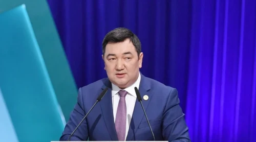 «Тарихты жаңылыс білу - қасірет». Дархан Қыдырәлі мектеп оқулығын қайта жазуды ұсынды