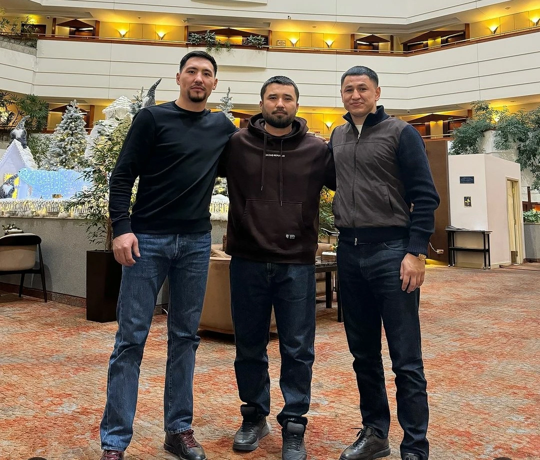 «Жәнібек екеуміз жекпе-жек өткізсек». Танымал боксшы ұсыныс айтты