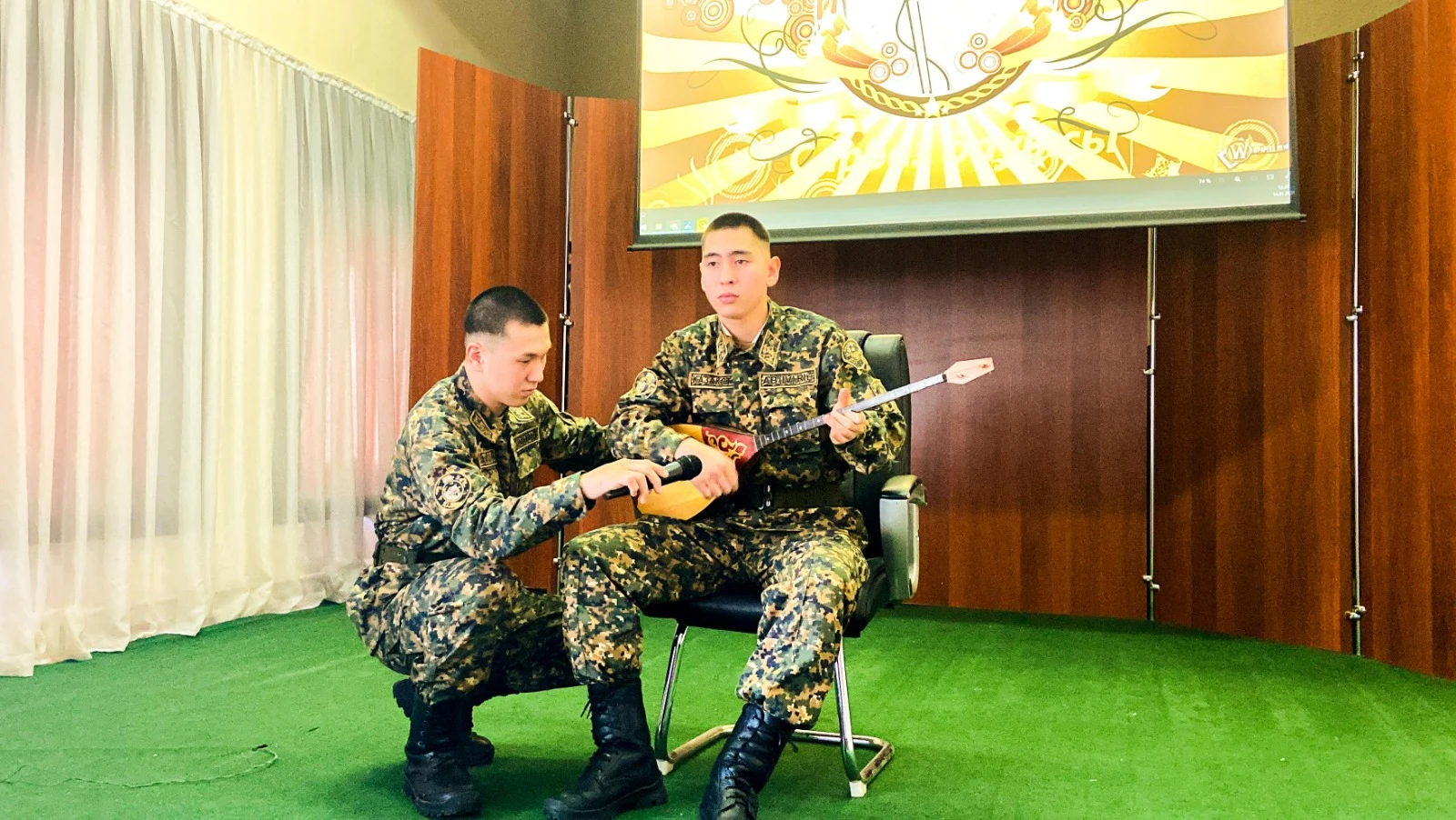 Өнерлі сарбаздар кеші