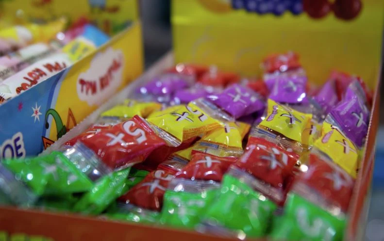 Бағасы арзан, көздің жауын алатын зиянды тағамдарды тексеру керек - сенатор