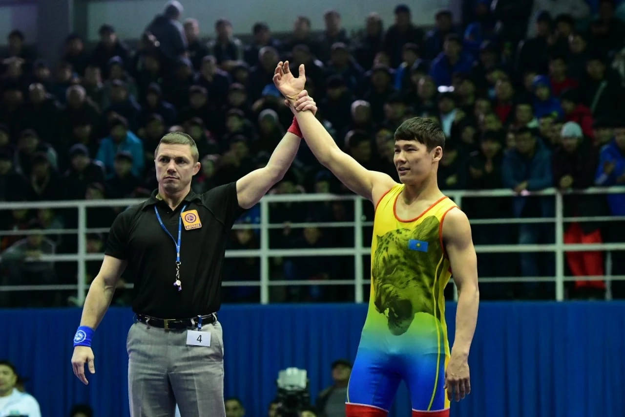 Балуандар белдесуге түседі