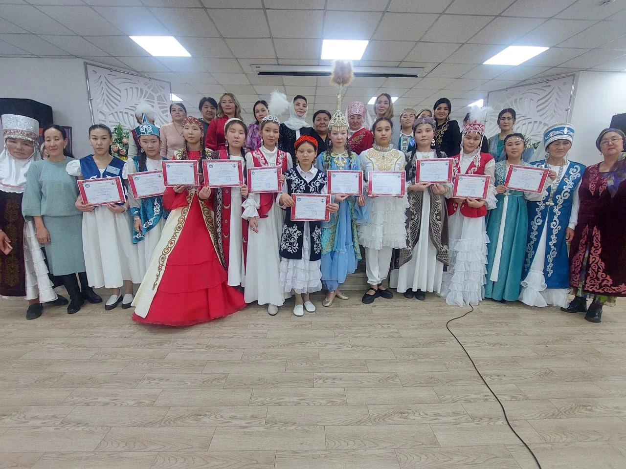 Бойжеткендер ұршық иіріп, қазақ дәстүрлерін дәріптеді