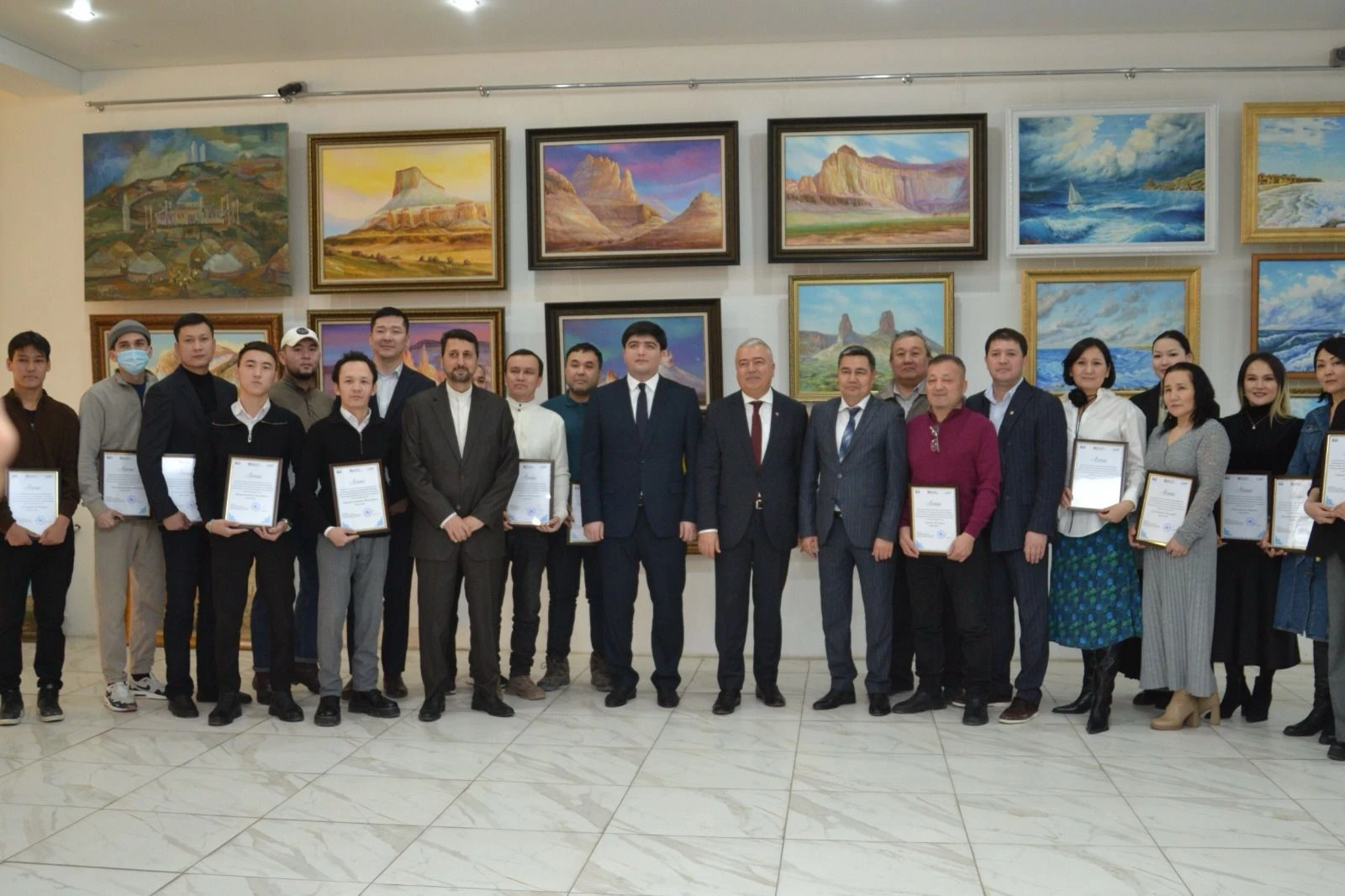 Суретшілер симпозиумы