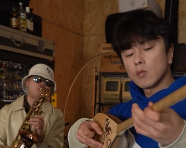 Шәмшінің әнін шырқаған кәріс әншісі тыңдарманның ерекше ықыласына бөленді