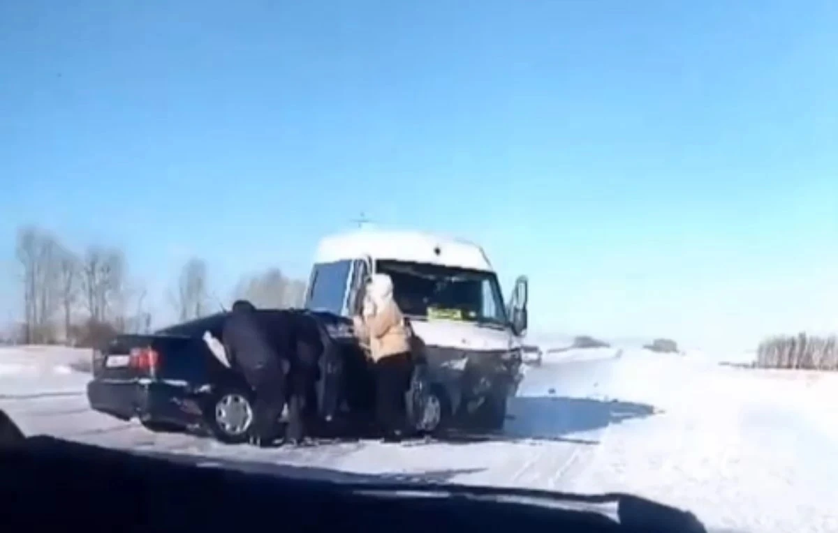 Ақмола облысында оқушылар мінген автобус апатқа ұшырады, қаза тапқандар бар