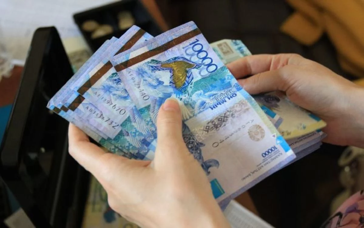 «Туыстарына аударған». Мектеп есепшісі  90 миллион теңге жымқырды деген күдікке ілінді