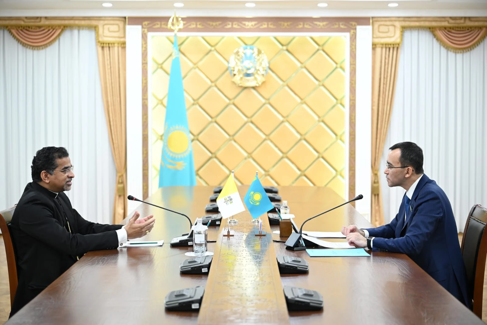 Сенат Төрағасы Қасиетті Тақтың Қазақстандағы апостолдық нунциімен кездесті