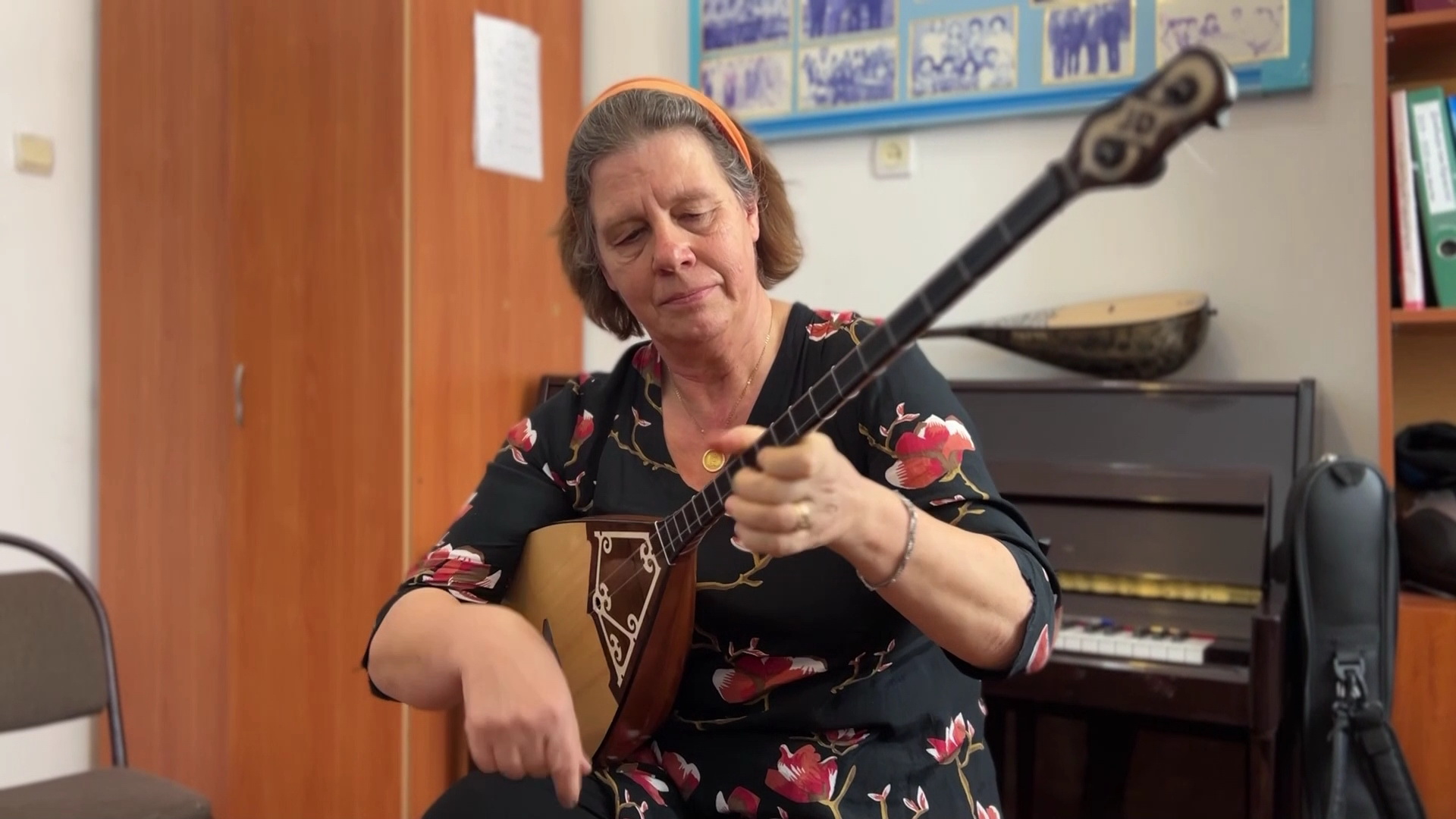 Домбыраға ғашық Сабина