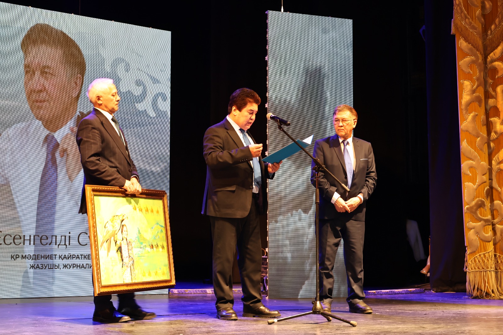 Туған жерін толғады