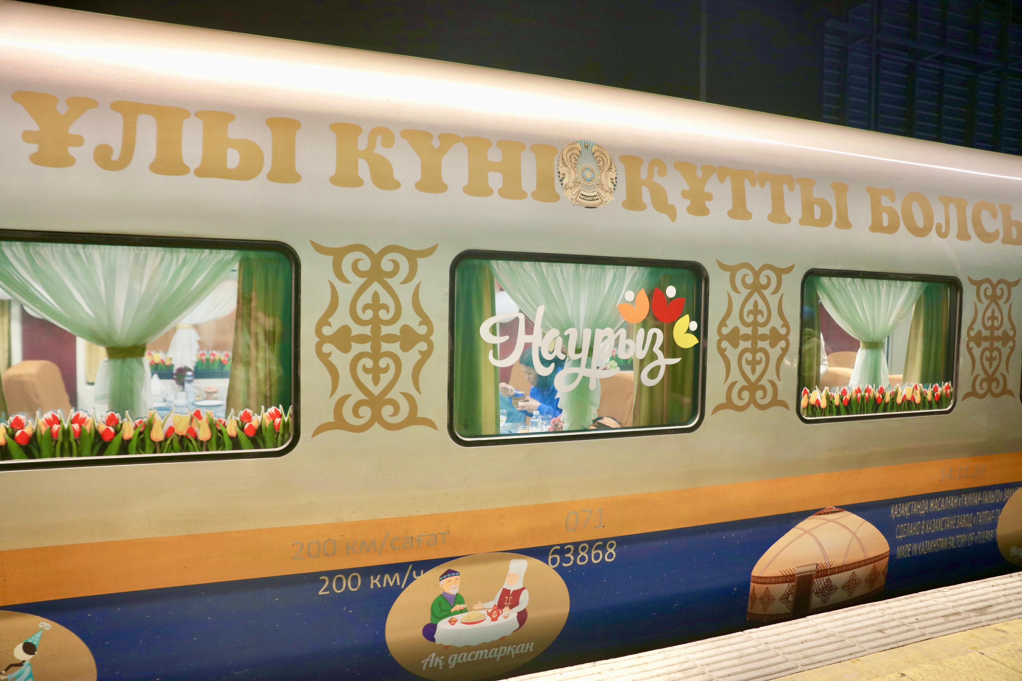 Этникалық стильдегі пойыздар жолға шықты