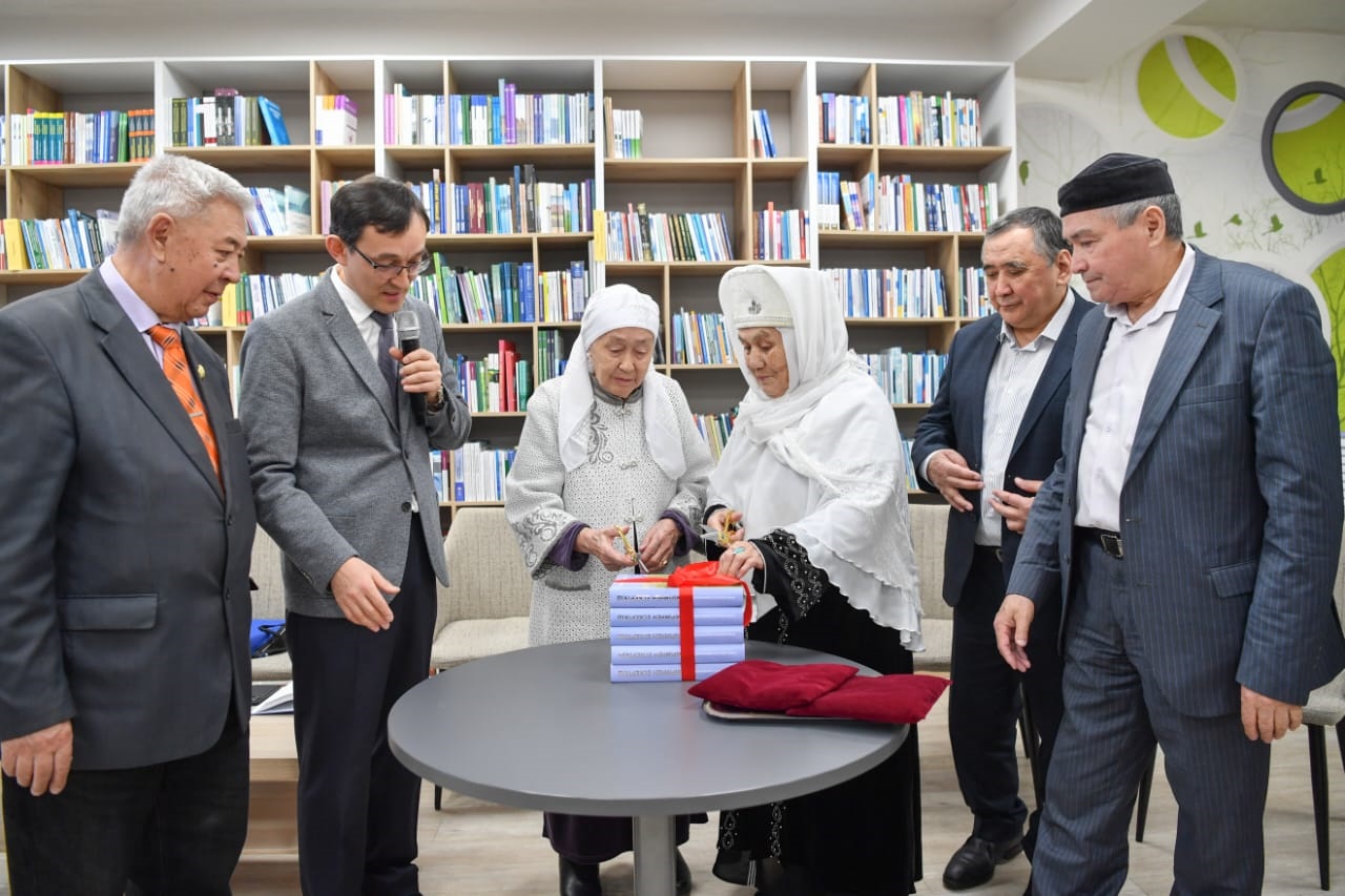 Әке мұрасын насихаттаған