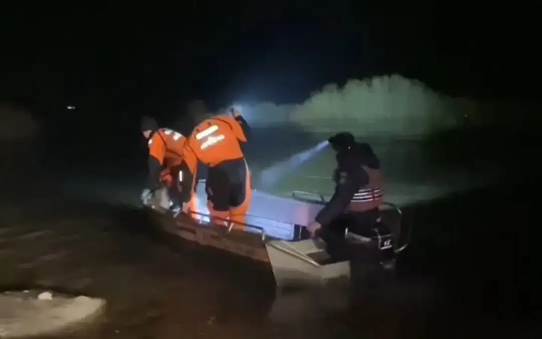 Шатыр құрып, демалмақ болған: Қосшы іргесінде суда қалып қойған ерлі-зайыптылар құтқарылды