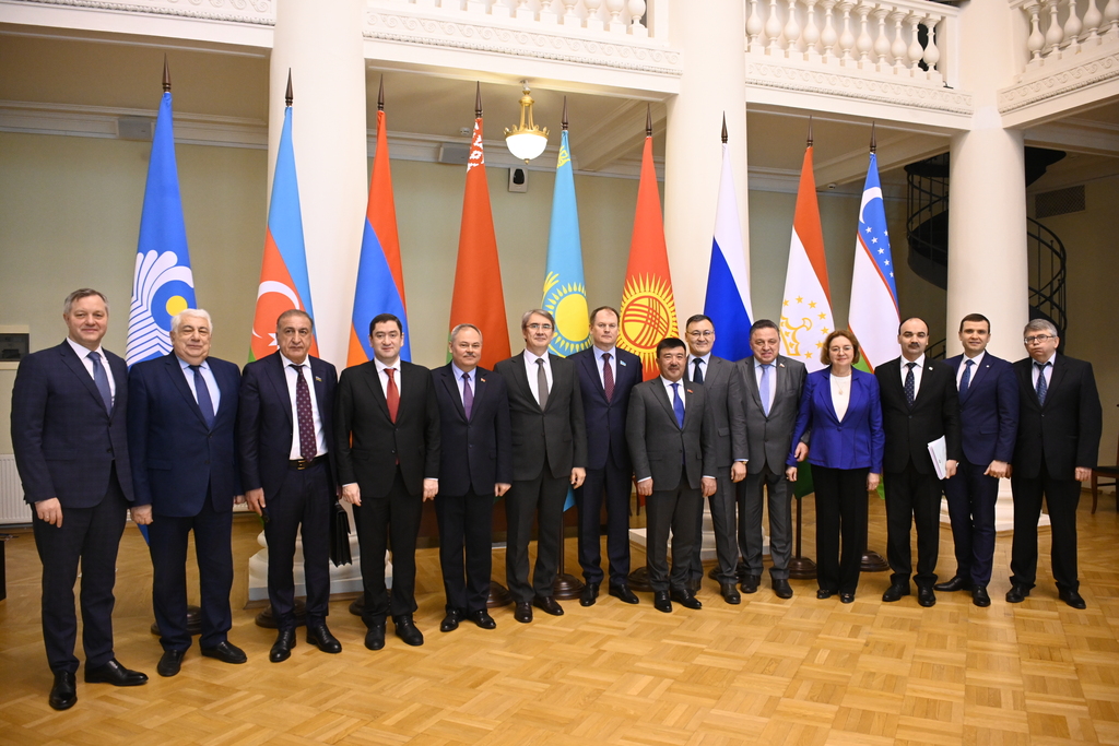 Комиссия отырысына қатысты