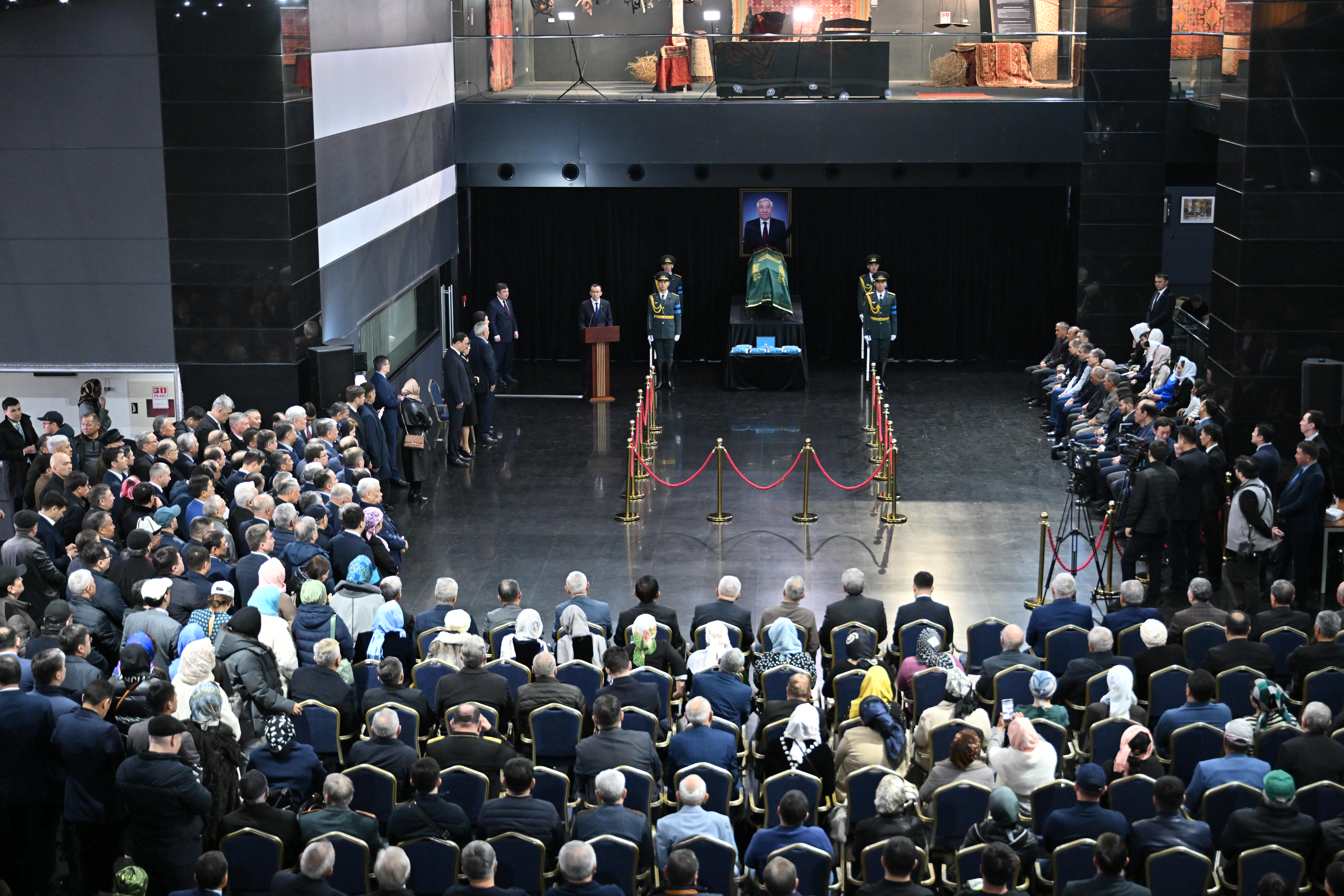 Мәулен Әшімбаев Өмірбек Байгелдімен қоштасу рәсіміне қатысты