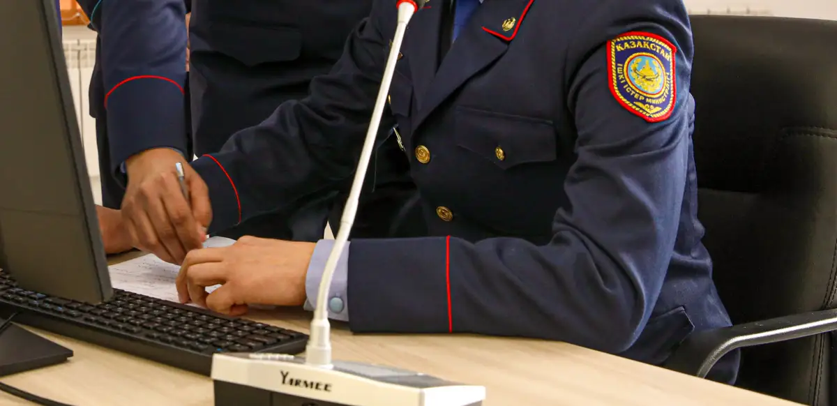 «Балалары аш отырған»: Қарағандыда екі қызын тұншықтырып өлтірген ана туралы тың дерек шықты